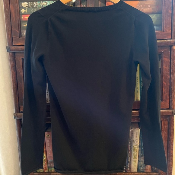 Lacoste 100% Cotton V-Neck Sweater 🖤 - Picture 3 of 6